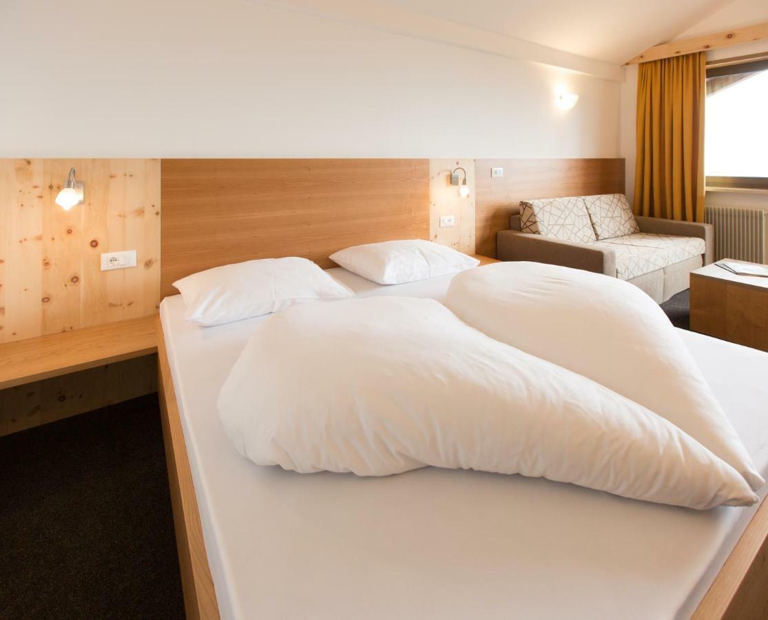 טירולו Hotel Appartement Inge מראה חיצוני תמונה